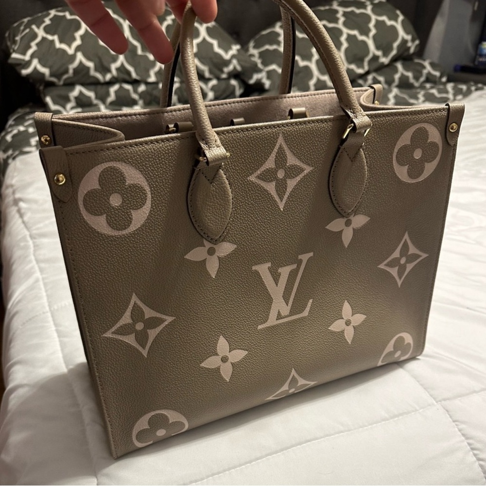 Authentic Louis Vuitton OnTheGo MM like brand new